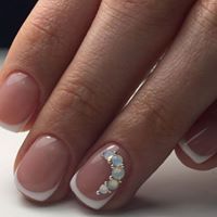 Nail Art brillantini su CND Shellac french manicure bianca su trasparente